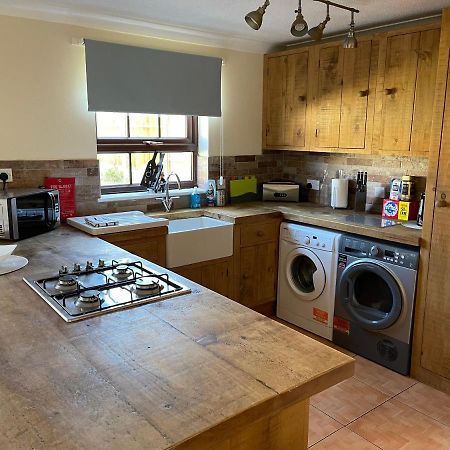 Large, Quiet, Sleeps 16, 4 Bathrooms, Parking, Leicester Exterior foto
