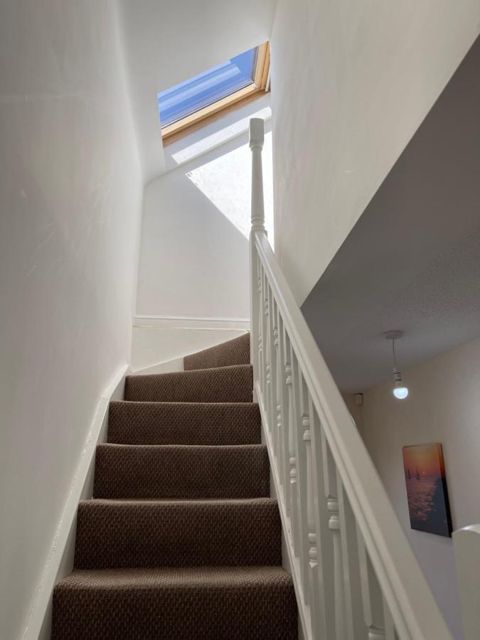 Large, Quiet, Sleeps 16, 4 Bathrooms, Parking, Leicester Exterior foto