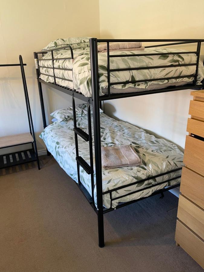 Large, Quiet, Sleeps 16, 4 Bathrooms, Parking, Leicester Exterior foto