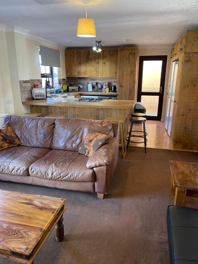Large, Quiet, Sleeps 16, 4 Bathrooms, Parking, Leicester Exterior foto